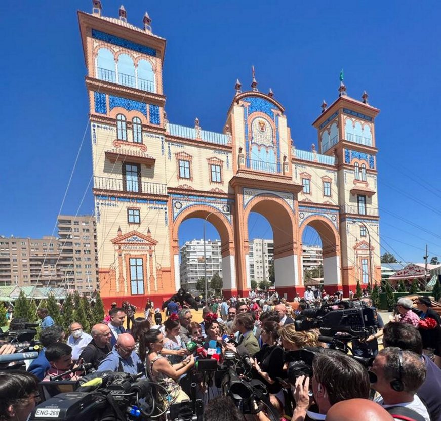 FOTOGRAFÍA. SEVILLA (ESPAÑA), 05.05.2022. La candidata de VOX a la presidencia de la Junta de Andalucía, Macarena Olona Choclán. Ñ pueblo