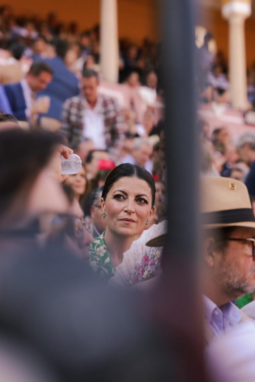 FOTOGRAFÍA. SEVILLA (ESPAÑA), 06.05.2022. El presidente de VOX, Santiago Abascal Conde, y la candidata de los verdes al 19J andaluz, Macarena Olona. Ñ Pueblo (1)