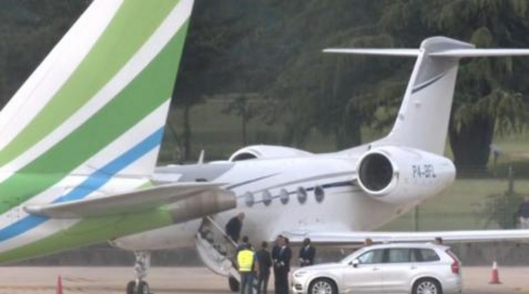 El rey Juan Carlos I llega a Vigo: ha vuelto a pisar suelo español 21 meses después de su marcha en 2020 para vivir en Abu Dabi (Emiratos Árabes Unidos)