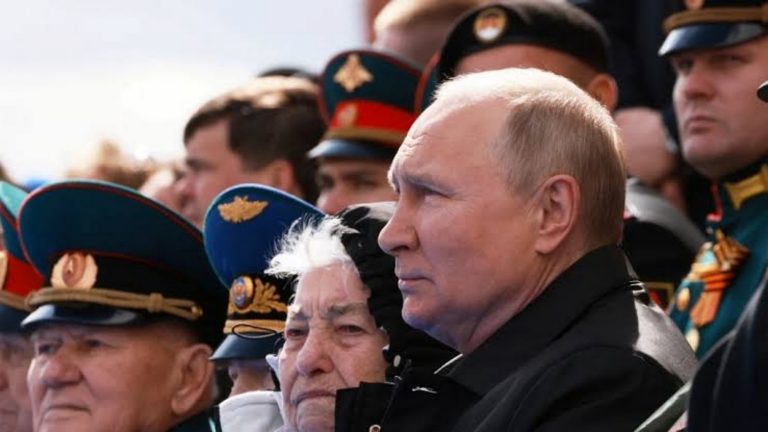 España prohíbe entrada del buque «Maersk Magellan» a Tarragona (Cataluña) por hidrocarburos de buque ruso