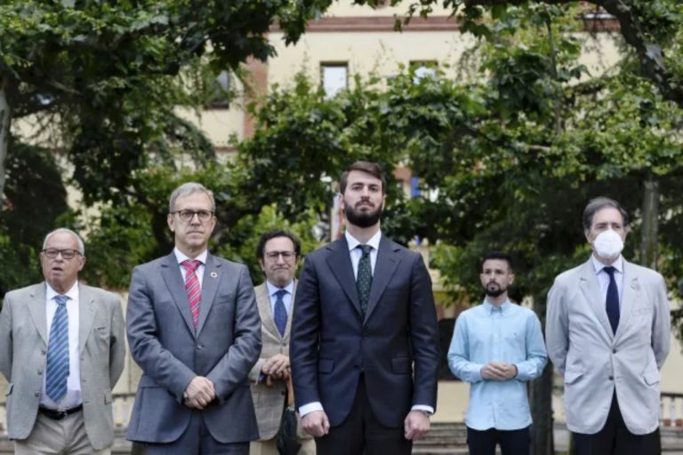 Castilla y León| El vicepresidente Frings cumple y recuerda al hombre asesinado por su mujer en Villagarcía de la Vega: Solo consejeros de VOX y funcionarios presentes
