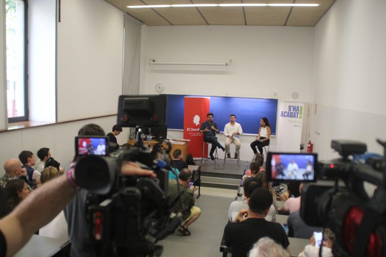 Cataluña| S’ha Acabat! a los estudiantes: «Tienes derecho a utilizar la lengua que quieras en la EBAU»