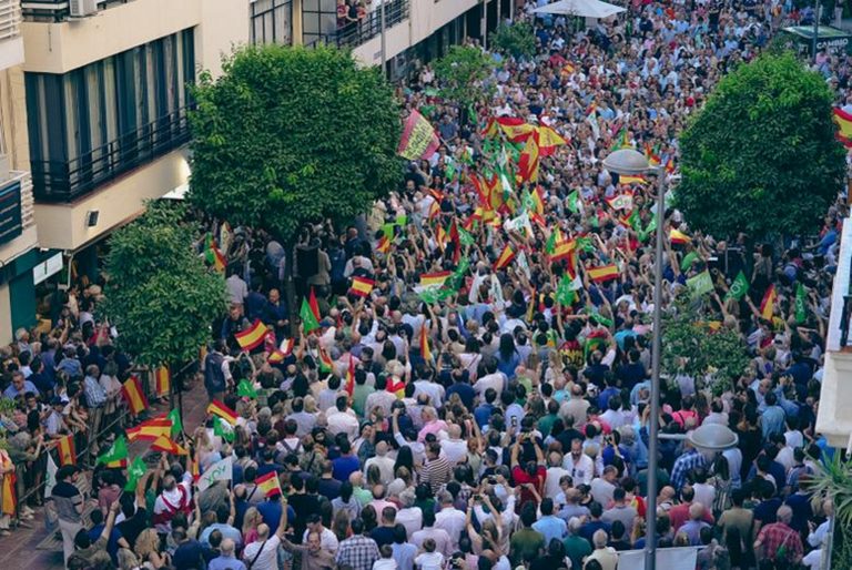 Calle Asunción de Sevilla| La candidata Olona: «Yo no soy una mujer de cuota y vosotras no sois mujeres de cuota, somos libres e iguales»
