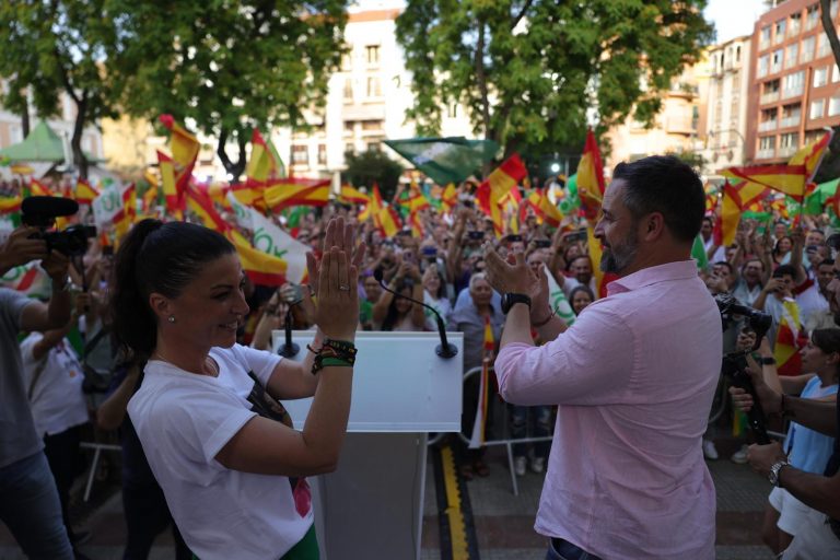 Huelva|: Olona: «Andalucía se ha puesto en pie con hambre de esperanza, familia y seguridad con VOX a su lado»