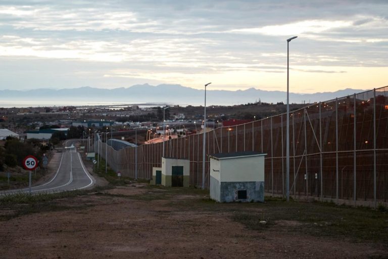 Inmigración ilegal| JUPOL solicita la instalación de un «peine» sólido en la valla de Melilla que impida el salto de la misma