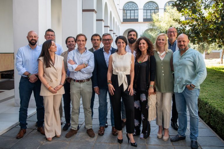Andalucía| Organigrama Grupo Parlamentario VOX: Portavoz: Olona, Portavoces adjuntos: Cortés y Rodríguez y Presidente: Alonso