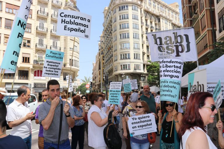 Comunidad Valenciana| Solo VOX apoya y participa en las concentraciones de Hablamos Español