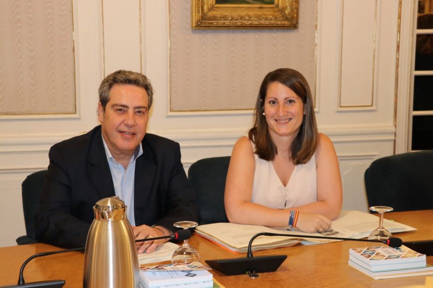 FOTOGRAFÍA. VALENCIA (ESPAÑA), 28.06.2022. José María Llanos Pitarch (i) junto a Ana Vega Campos (d). Ñ Pueblo