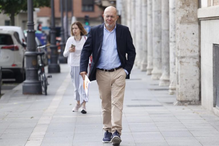  Esquizofrenia| Francisco Igea Arisqueta (Cs) tacha de «macarras» a votantes de VOX, «timorato» a Mañueco y «portamaletas de macarras» a Feijóo