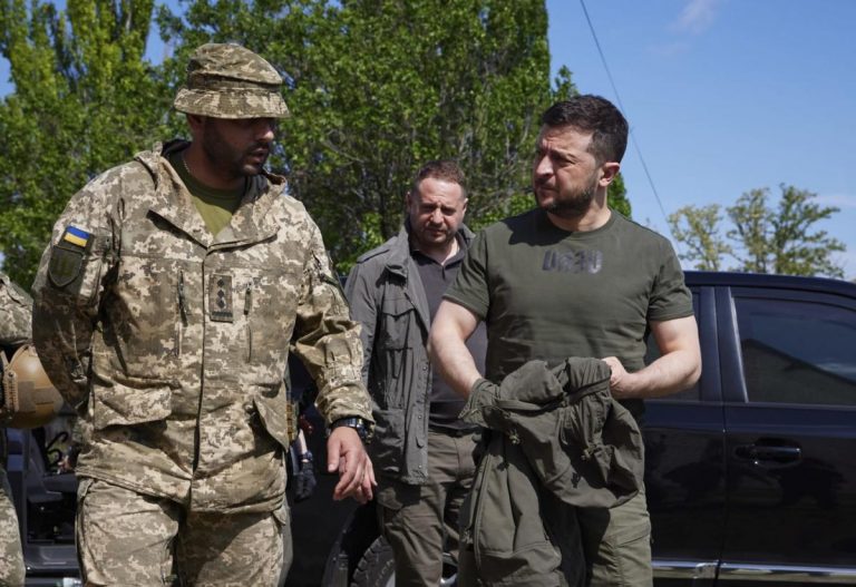 Guerra de Putin| Zelenski visita a Zarporiyia, Donetsk y Lugansk atacados por el enemigo ruso: «Estoy orgulloso de todos». «¡Buena salud para ustedes queridos ucranianos!»