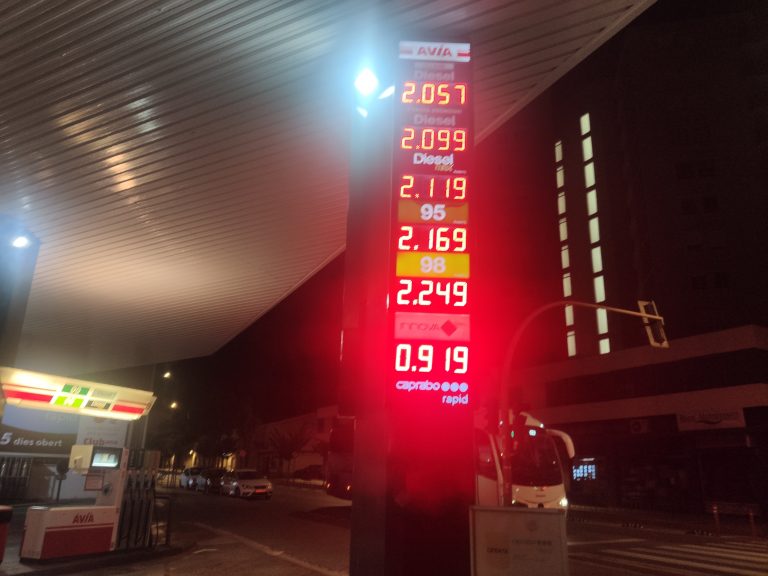 Carburantes| La Plataforma en Defensa del Sector del Transporte de Mercancías por Carretera ante un «panorama agónico» debate reactivar el paro