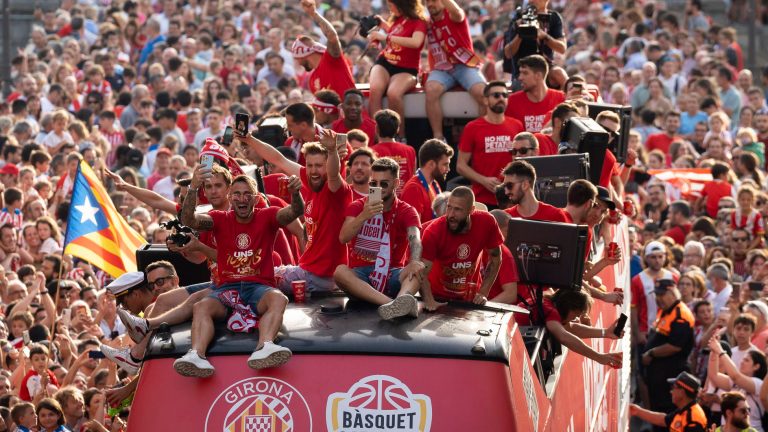 Cataluña| Celebraciones en Gerona por los ascensos a la máxima categoría de fútbol y baloncesto