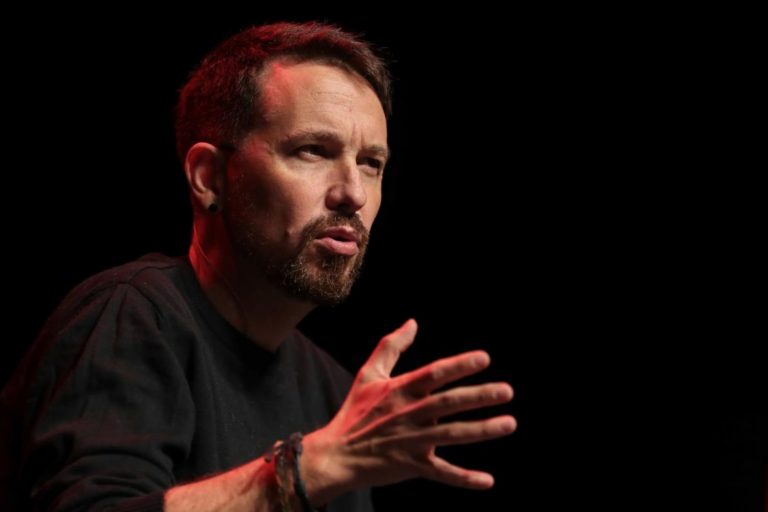 Uruguay| Pablo Iglesias: «No hay que dejar ni un solo espacio a la derecha ni un espacio sin combate ideológico: todos los espacios hay que disputárselos»