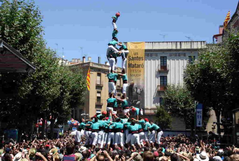 Mataró| Plaza Santa Anna vuelve a vibrar con los ‘castellers’ de 9 pisos después de dos años