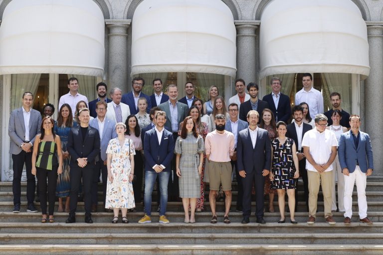 Barcelona| Su majestades y sus altezas reales de España se reúnen con premiados de Fundación Princesa de Gerona de ediciones anteriores