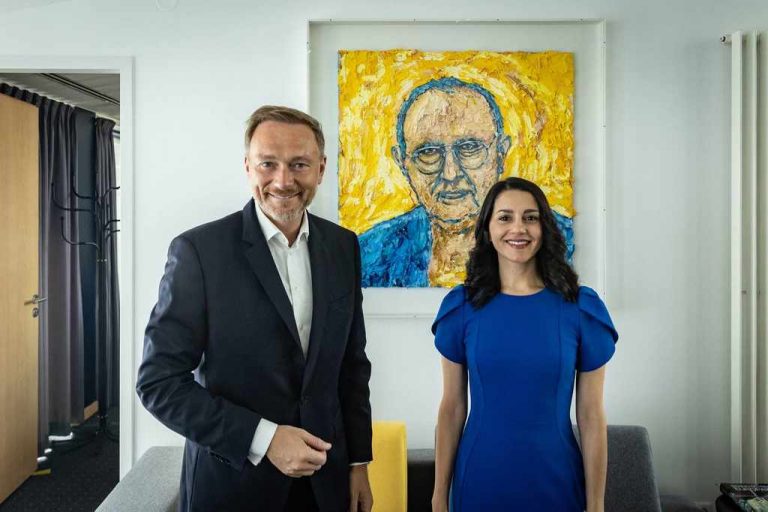 Refundación de Cs| Arrimadas busca resucitar a Cs en un «negocio» con sus socios en Alemania