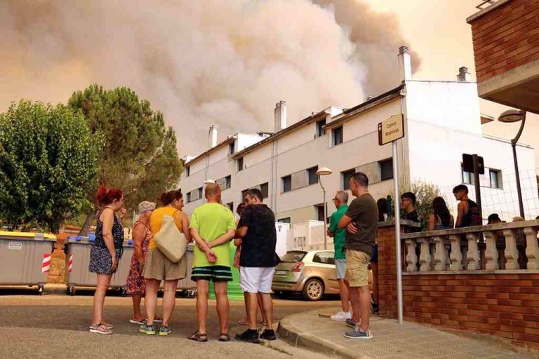 Cataluña| El fuego llega a casas de las urbanizaciones de Las Brucardas (San Fructuoso de Bages) y a River Park