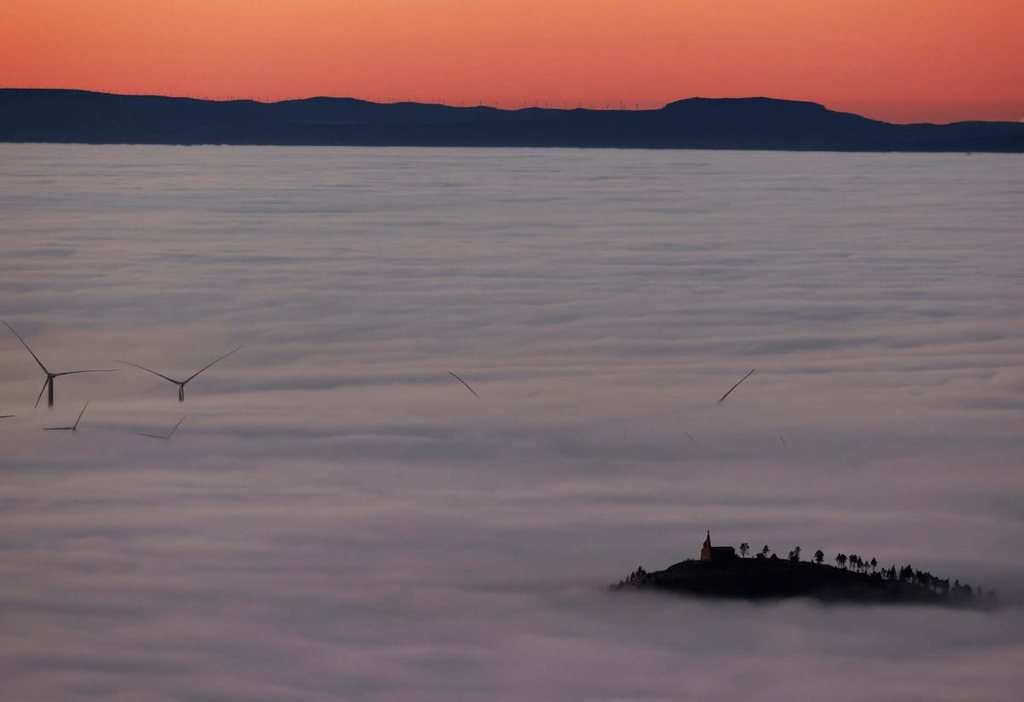 FOTOGRAFÍA. EL PERDÓN (NAVARRA) ESPAÑA, 22.07.2022. amanecer desde el alto de El Perdón, en Navarra. Efe
