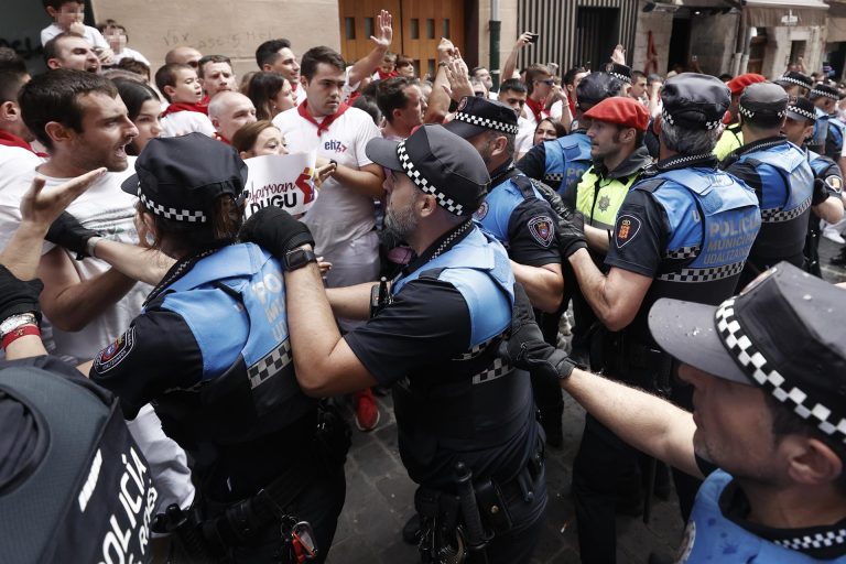 Sanfermines 2022| La «agresión fascista» protagonizada por la ultraizquierda «izquierda abertzale» deja varios heridos entre ellos policías heridos y en quirófano