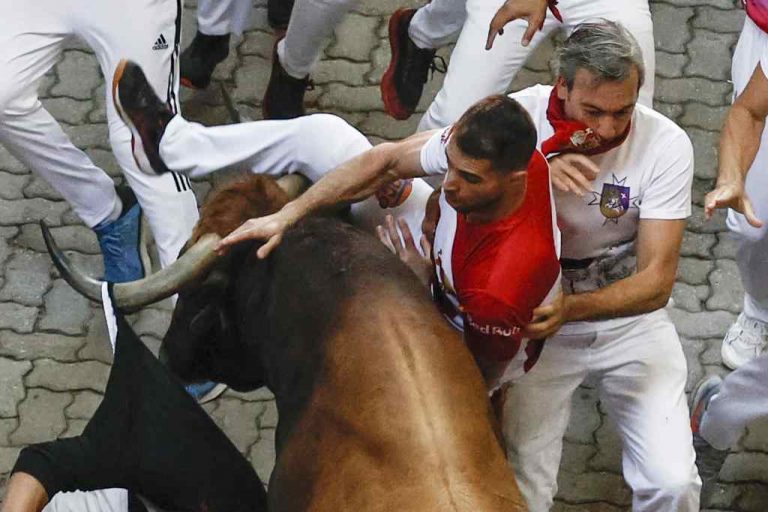 Sanfermines 2022| Tres heridos por asta de toro en el quinto encierro 