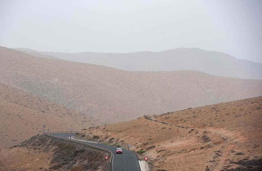 FOTOGRAFÍA. PÁJARA (ESPAÑA), 26.07.2022. calima en las inmediaciones del lugar de Fayagua, en el municipio de Pájara (Fuerteventura). Efe