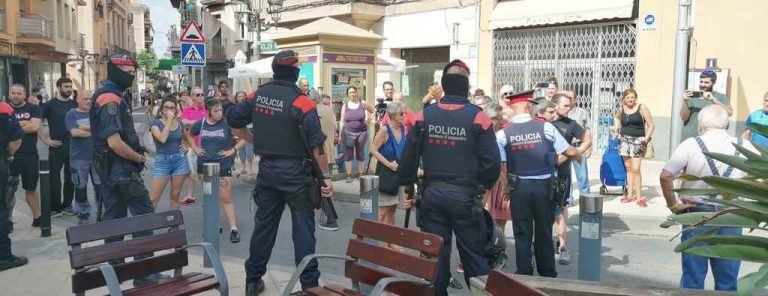 Tarragona| Los grupos separatistas y la ultraizquierda atacan la Mesa Informativa de VOX en Valls (Alto Campo) 