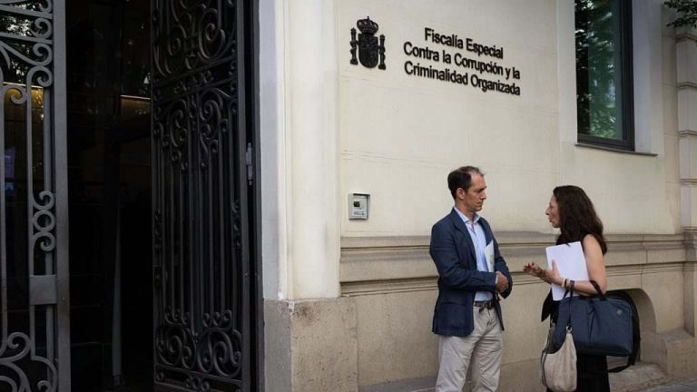 Bolivia expulsa a Víctor González (VOX) y Sánchez (PR de Chile) por criticar privación de libertad a «punta de fusil» al opositor Luis Fernando Camacho 