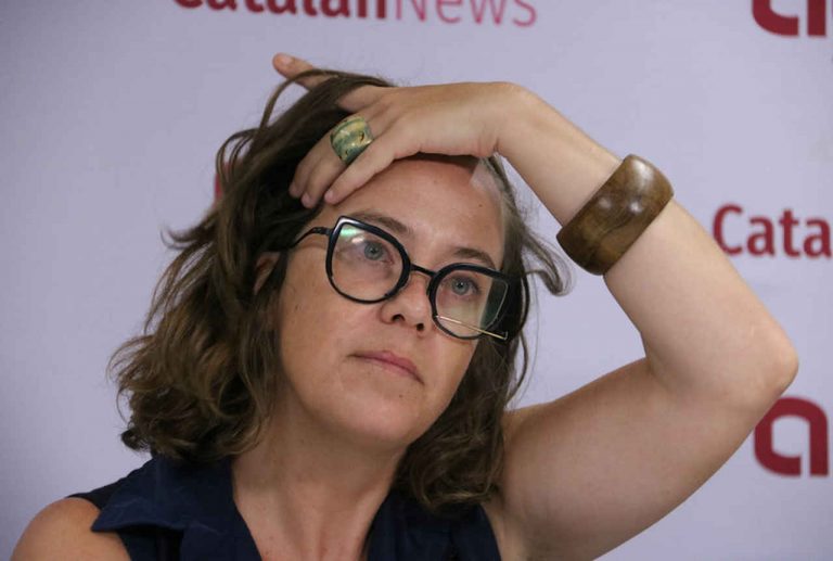CUP propone cambiar el Reglamento del Parlamento de Cataluña para prohibir que Vox opine: «Si es necesario se apaga el micrófono»