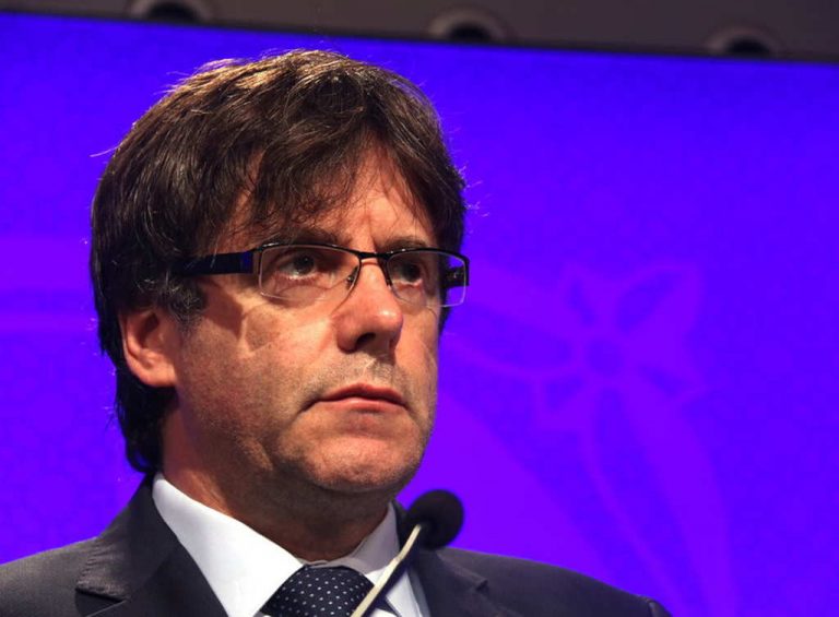 Puigdemont (JxCat) «apoyará» la investidura de «Feijóo (PP)» a cambio de prohibir el castellano y negociar el referéndum de independencia