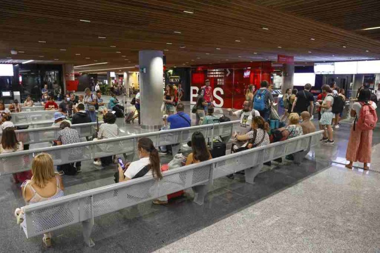 España| Transcurre con normalidad el «confinamiento energético» dictado por Pedro Sánchez en espacios públicos