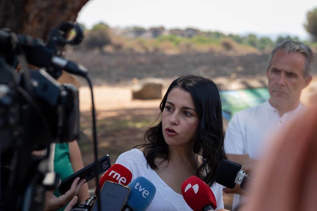FOTOGRAFÍA. EL HOYO DE PINARES (ÁVILA) ESPAÑA, 02.08.2022. La presidente de (Cs), Inés Arrimadas García. Ñ Pueblo (2)_