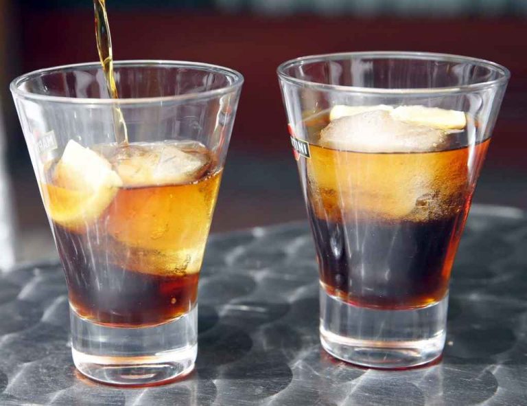 España| ¿Te pueden cobrar por ponerte hielo en el café o refresco? «El abuso en el precio no se puede reclamar porque hay libertad de precio»