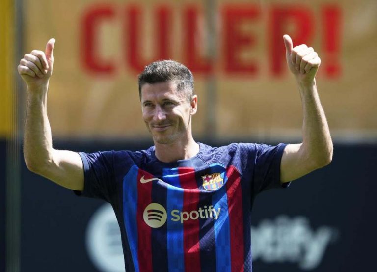 Cataluña| Presentan Robert Lewandowski en un acto de los más multitudinarios en la historia de FC Barcelona