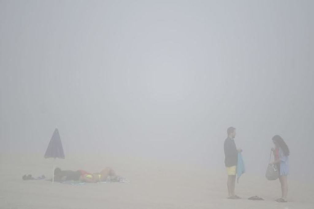 FOTOGRAFÍA. LA CORUÑA (ESPAÑA), 31.08.2022. la niebla se traga las Playa de Orzan y Riazor de La Coruña (Galicia). Efe