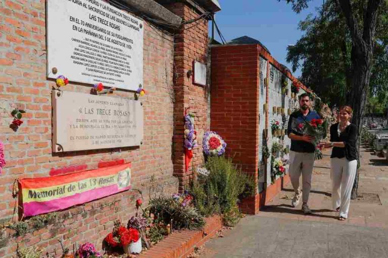 Madrid| El PSOE rinde homenaje a las ‘Trece Rosas’ republicanas que «violaban y asesinaban vilmente» a los españoles