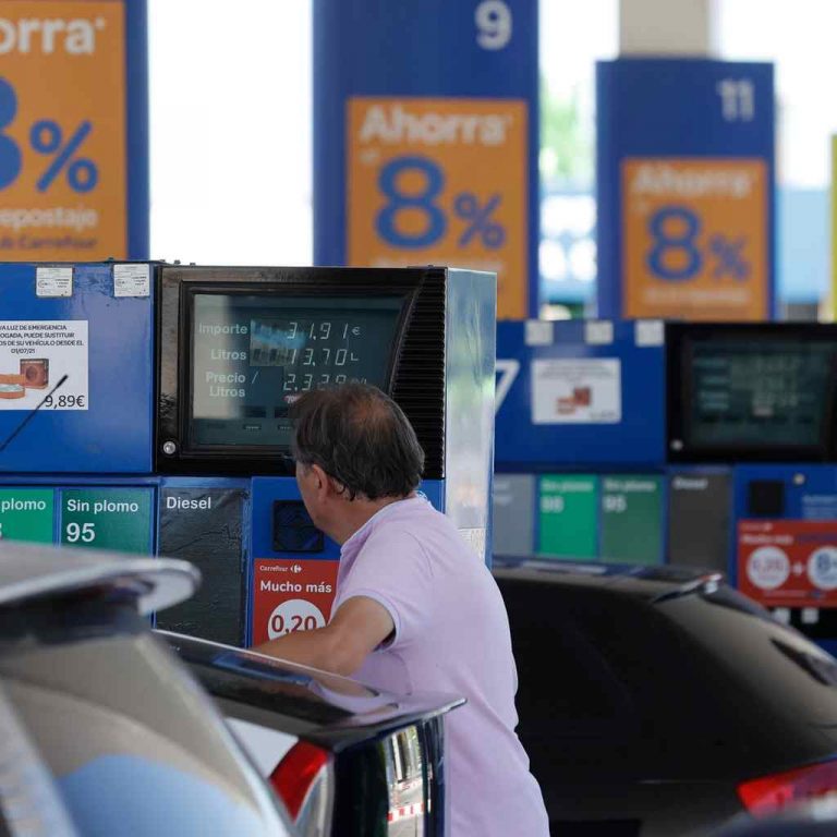 España| La gasolina y el gasóleo caen más de un 2 % y siguen en mínimos desde mayo