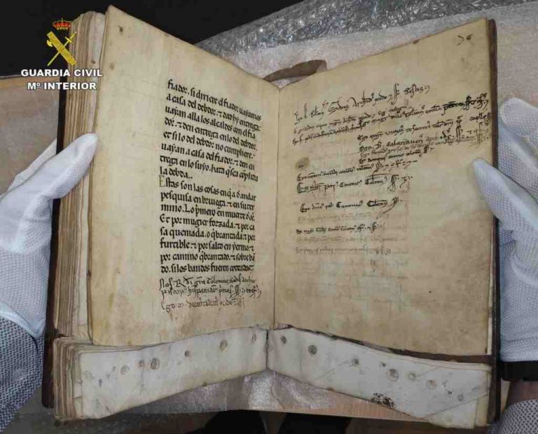 La App de Interpol devuelve Aznalcóllar (Sevilla) su Virgen y Barcial del Barco (Zamora) sus tablas renacentistas