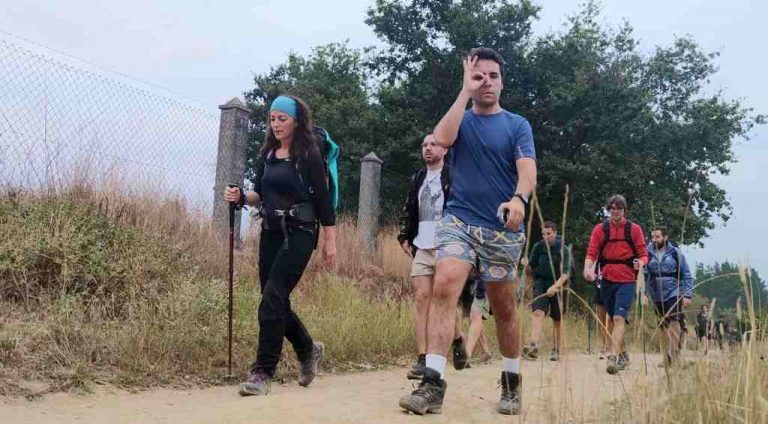 Olona inicia con «muchas agujetas» pero con «energía e Ilusión» la segunda etapa de su Peregrinación Cristiana en Portomarín (Lugo)
