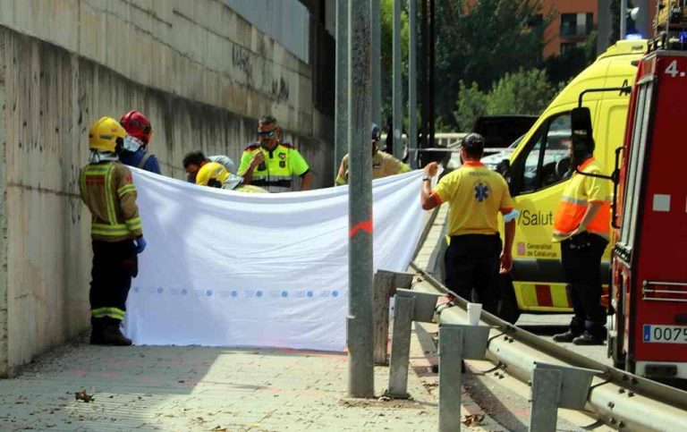 La policía detiene al fugado conductor autor del atropello mortal de dos ciclistas en Castellbisbal (Barcelona)