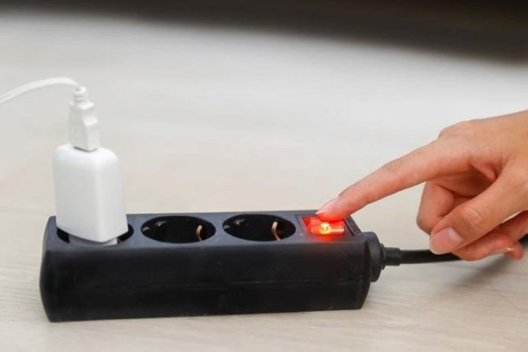 La luz alcanza una media una media de 236,14 euros el MWh en España