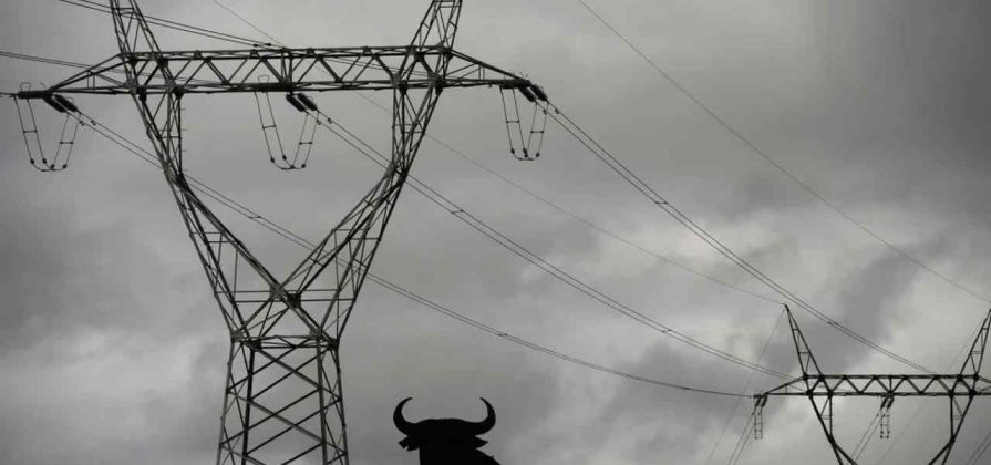 FOTOGRAFÍA. ESPAÑA, 05 de septiembre de 2022. Detalle de torre y transmisores para el transporte de la electricidad. Efe