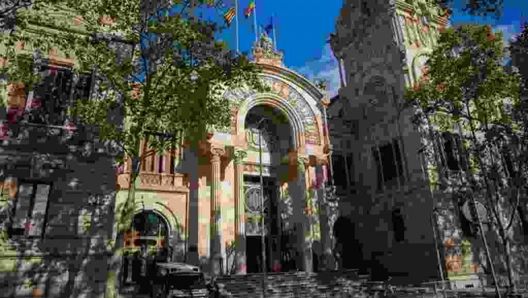 El TSJC mantiene sin efecto la sentencia del 25% de castellano/español a la espera del Tribunal Constitucional y AEB anuncia recurso