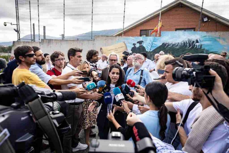 Arrimadas denuncia en Bruselas el «timo colectivo» de Sánchez