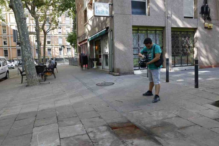 Asesinan a tiros a un hombre en Barcelona y los autores huyen en una moto