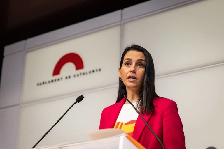 Arrimadas: «VOX no quiere» acabar con el separatismo. «Solo» queda «Cs». «El golpe de 2017 en Cataluña no acabó». «Los que tienen que impedirlo ahora son sus socios y cómplices»