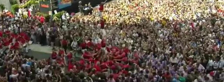 Barcelona recupera su fiesta de la Mercè con los castillos humanos más populares
