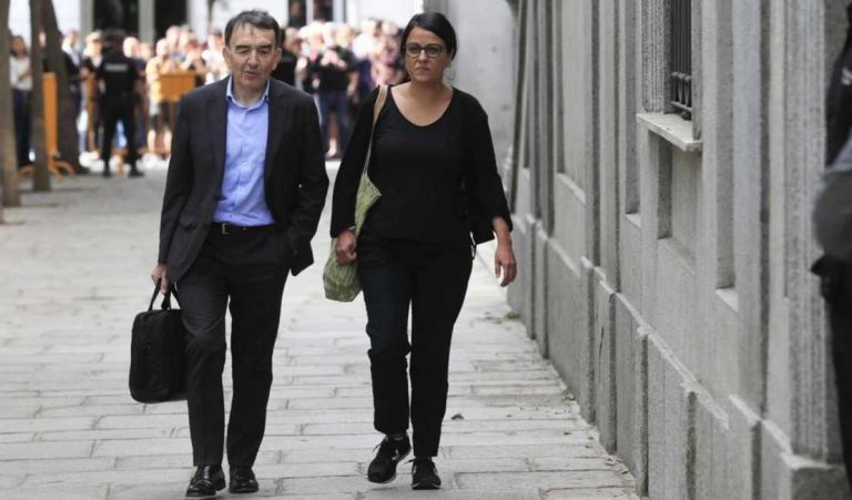 Anna gabriel Sabaté niega la mayor ante el juez y no contesta ni a VOX ni a la Abogacía ni a los periodistas