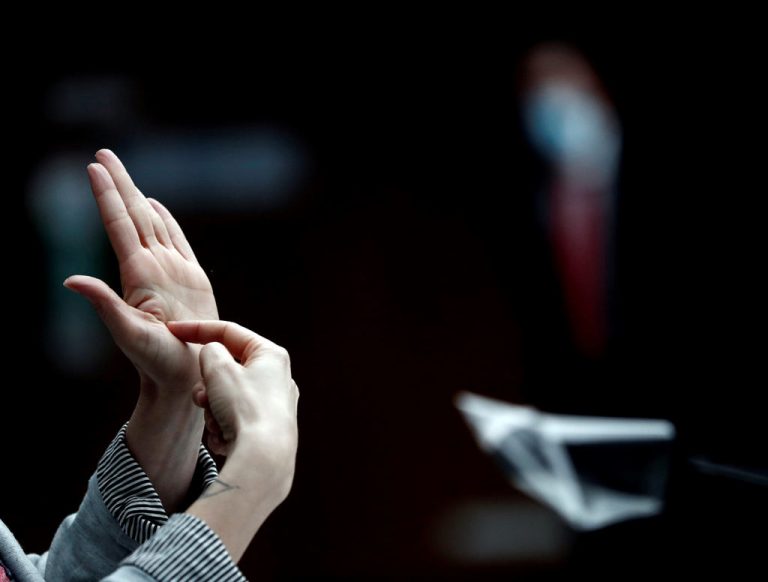 Un millón de personas sordas: «¿Te imaginas vivir situaciones de riesgo y no saber qué sucede o qué hacer o cómo protegerte?»