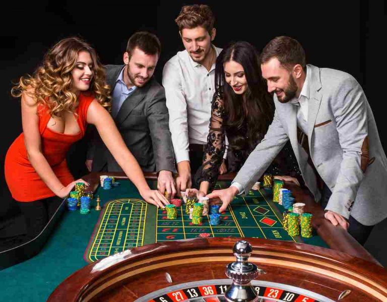 La Justicia derriba la ley de juego del sanchismo