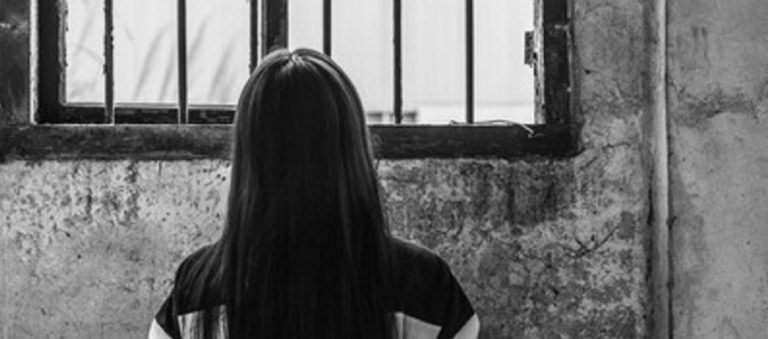 Prisión e inhabilitación de una enfermera por acceder en 320 veces al historia clínica de su exmarido y compañera de él